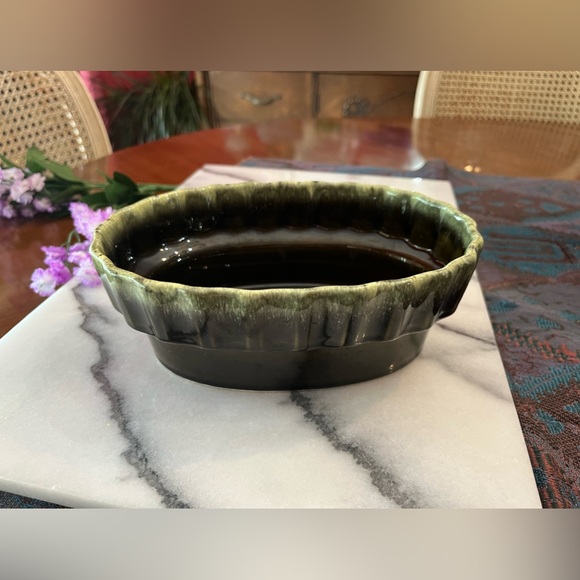 HULL Pottery MCM Avocado Green Border on Brown Glazed Planter, #I-21 Ceramic - Picture 6 of 9